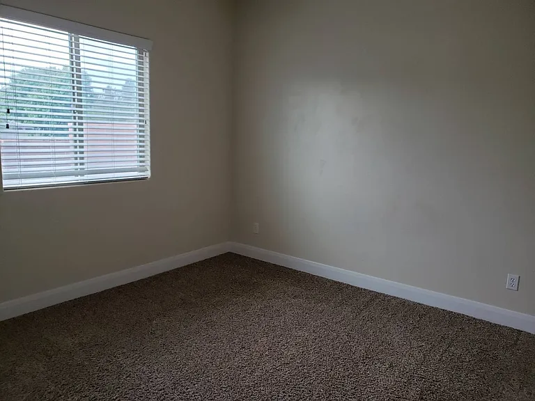 1385 W Clinton Way — Photo 17