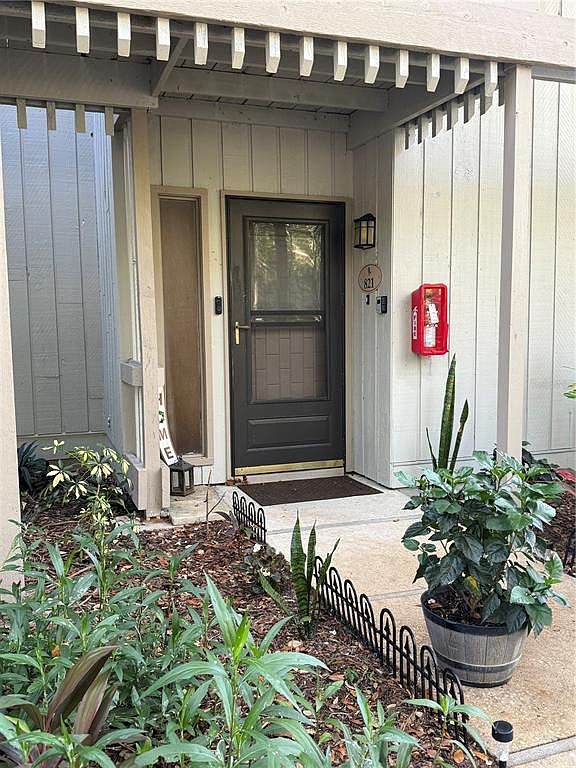 821 Pinewood Ct #821