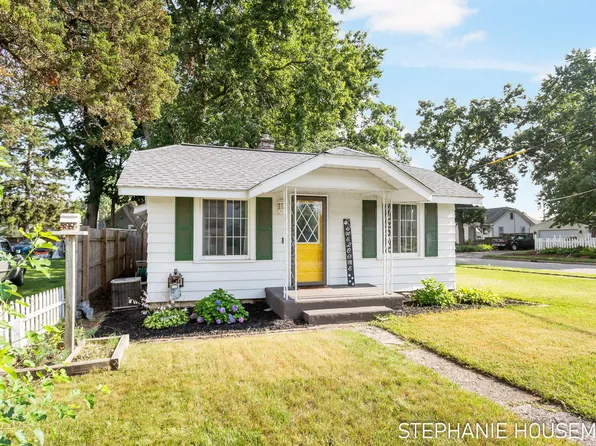 137 Holly St SW, Wyoming, MI 49548