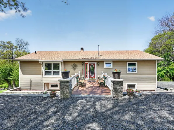 77 Maidstone Drive, Walden, NY 12586