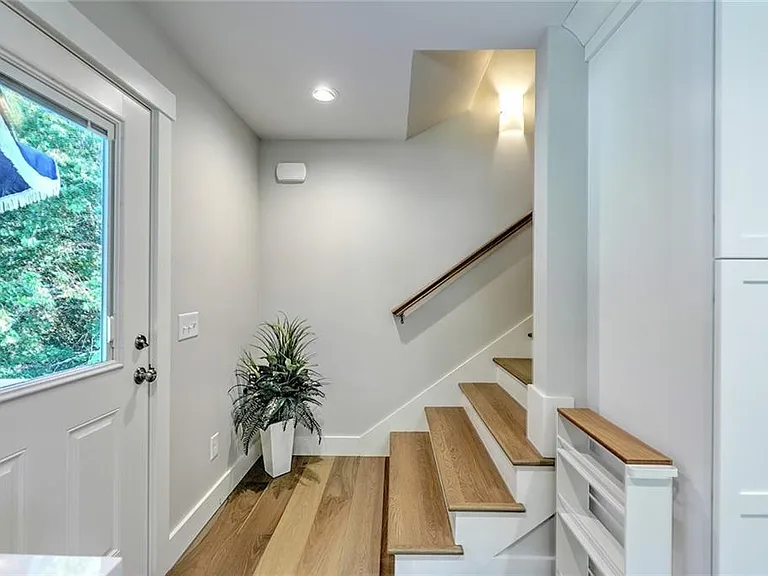 137 Rosebriar Ave — Photo 19