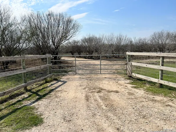 185 County Road 422 LOT 40, Three Rivers, TX 78071