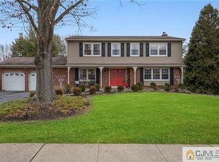 14 Mackenzie Ln, Plainsboro, NJ 08536