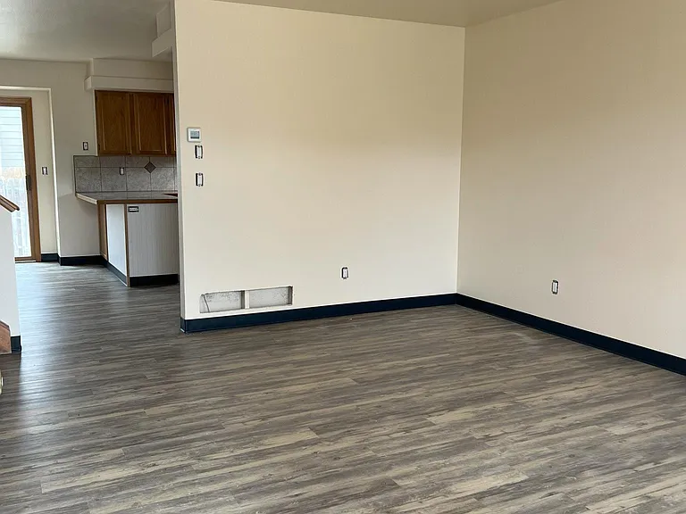 554 Dennison Ave — Photo 2