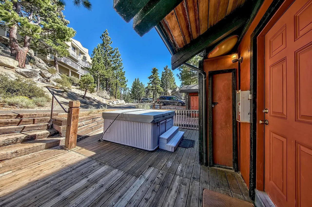 3 bed, 1175 sqft, $3,600 — Photo 2