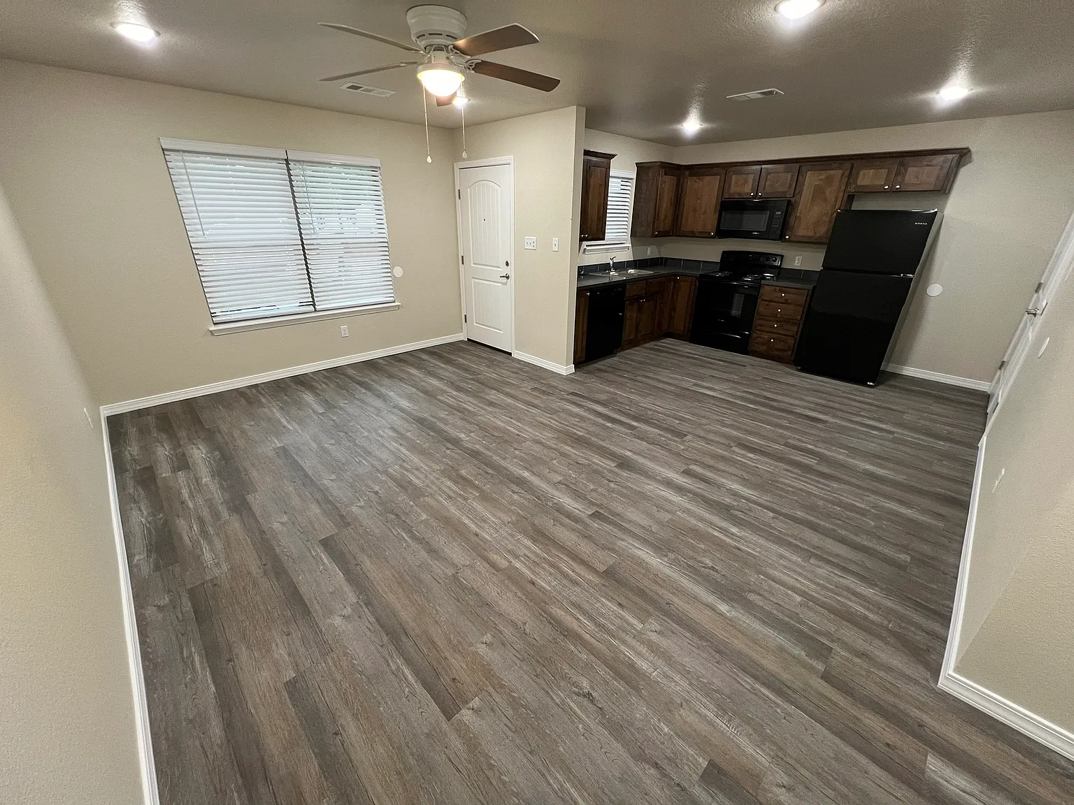 3 bed, $1,000 — Photo 3