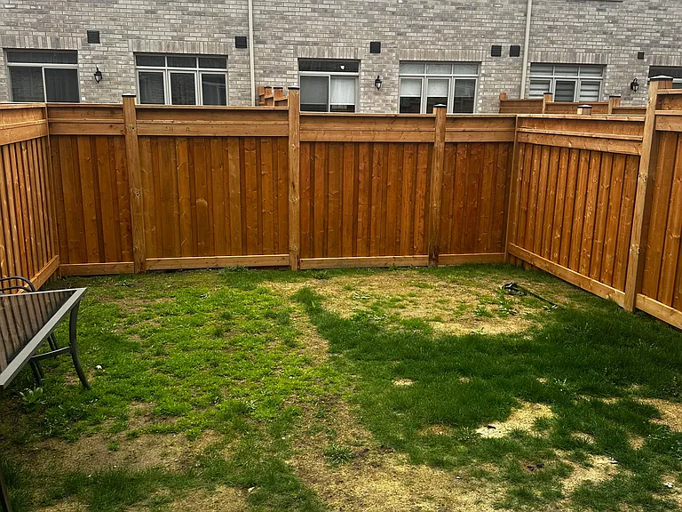 82 Ferragine Cres — Photo 26
