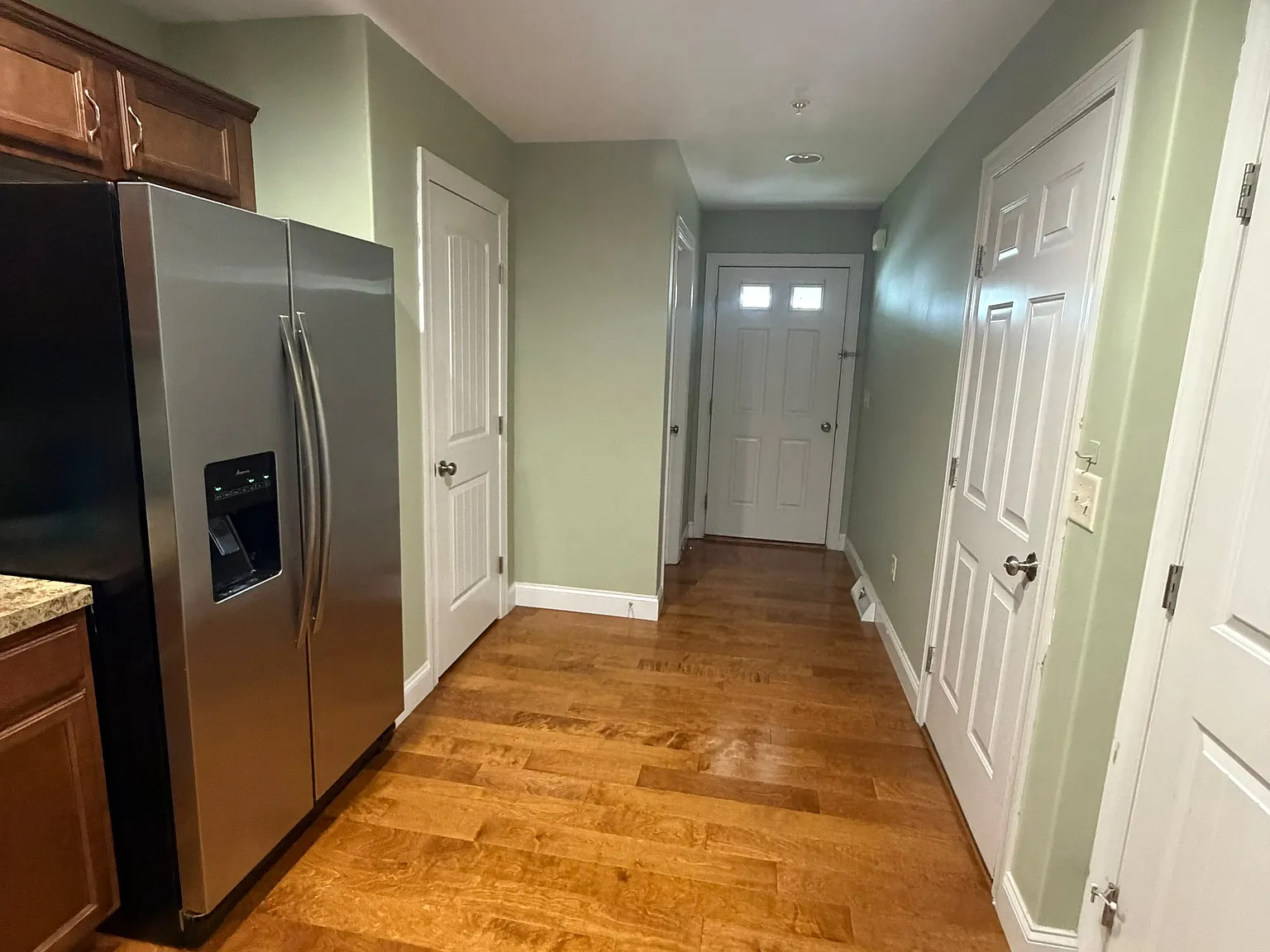 3 bed, 2.5 bath, 1324 sqft, $2,100 — Photo 4