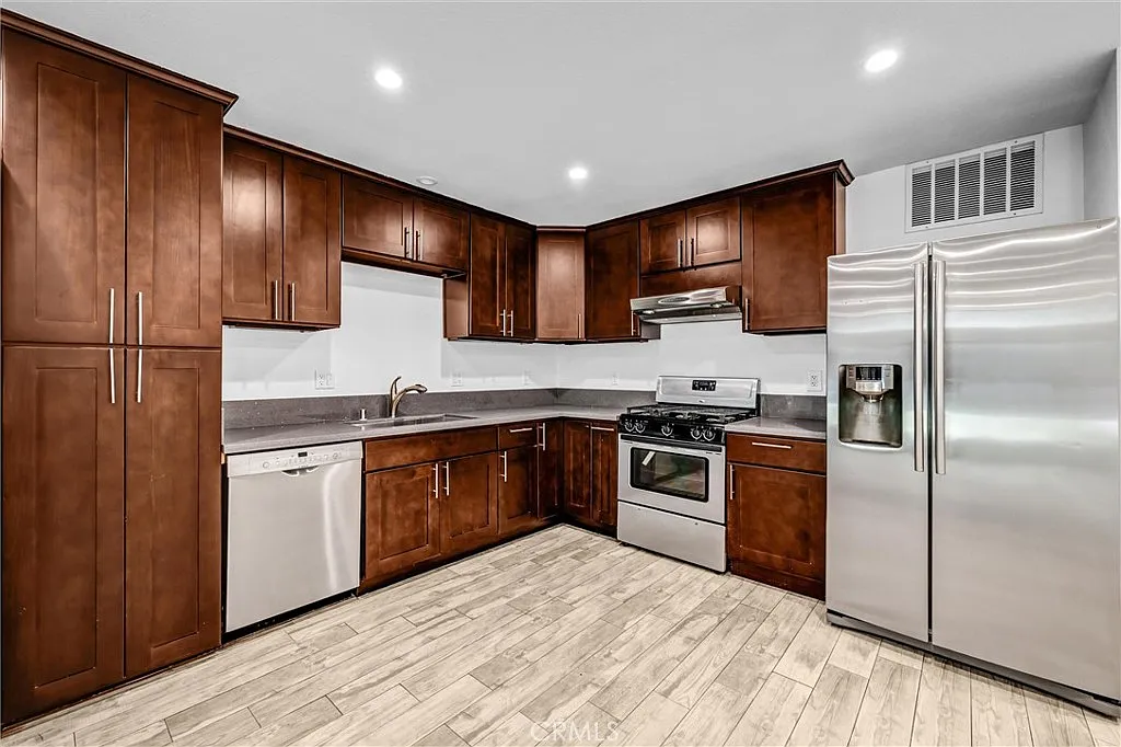 1 bed, 1.5 bath, 944 sqft, $2,750 — Photo 2