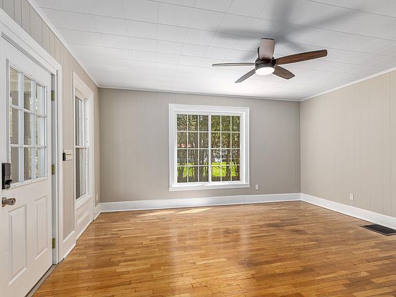 5th image of 315 E Coffren St