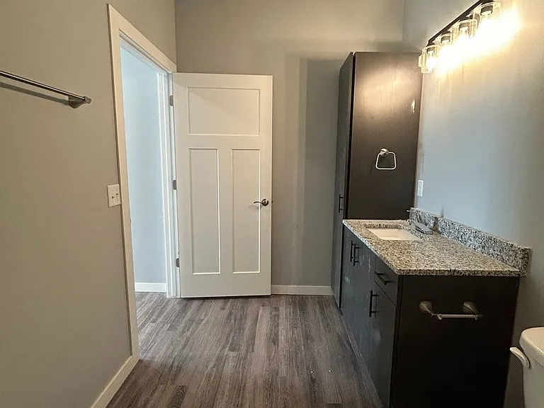 2724 Silver St — Photo 75