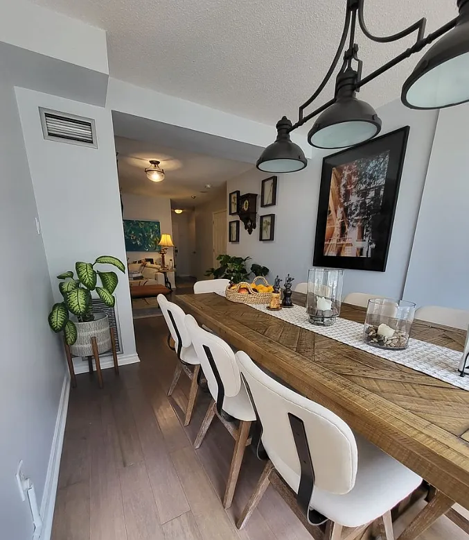 633 Bay St — Photo 4