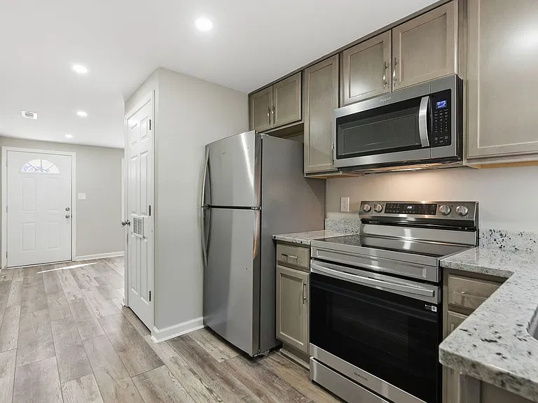 413 Price Ave — Photo 12