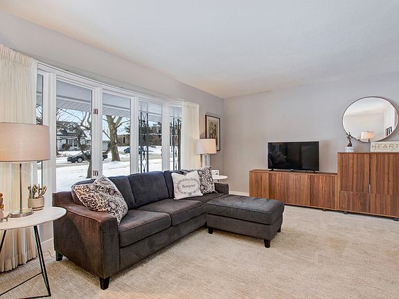 4th image of 168 Sorrento Dr