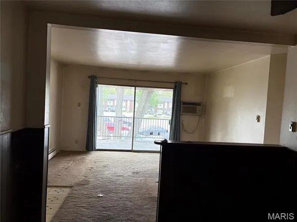 7437 Hazelcrest Dr APT G, Hazelwood, MO 63042