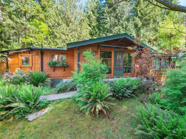 8626 Redrooffs Rd, Sunshine Coast, BC V7Z 1E7