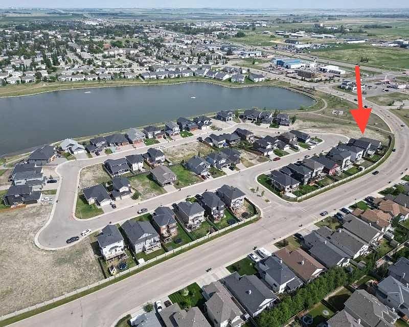 2nd image of 19 Lakes Estates Cir
