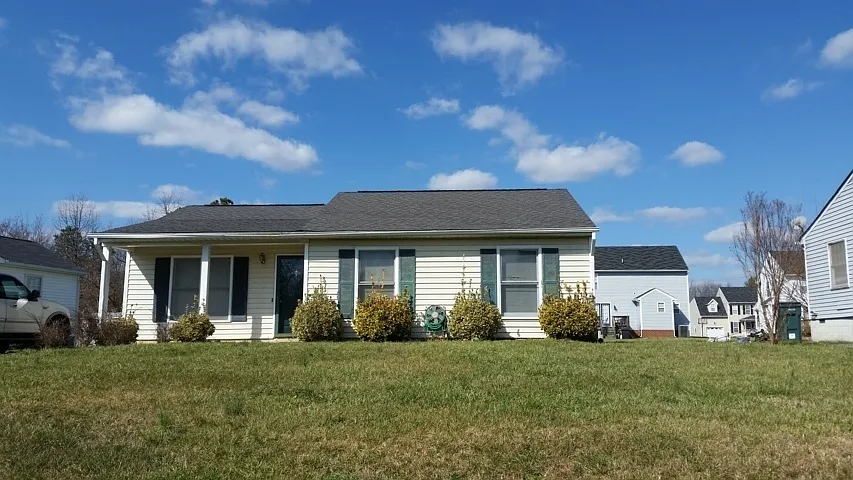 3 Bedroom 2 Full Bath Rancher On Quiet Cul de Sac! — Photo 2