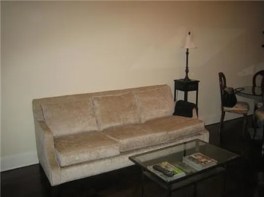 Rented by Warburg | media 10