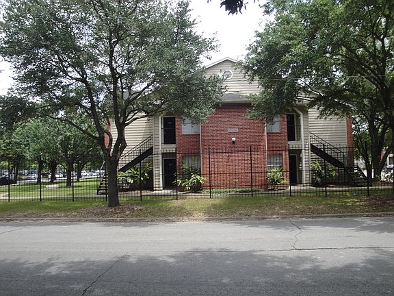 3rd image of 3570 Rosewood St