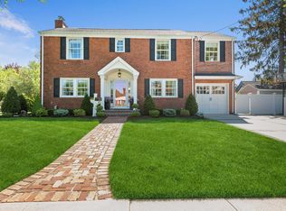 50 Hanson Pl, Malverne, NY 11565