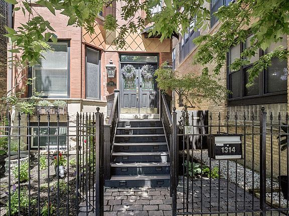 2nd image of 1314 W Diversey Pkwy