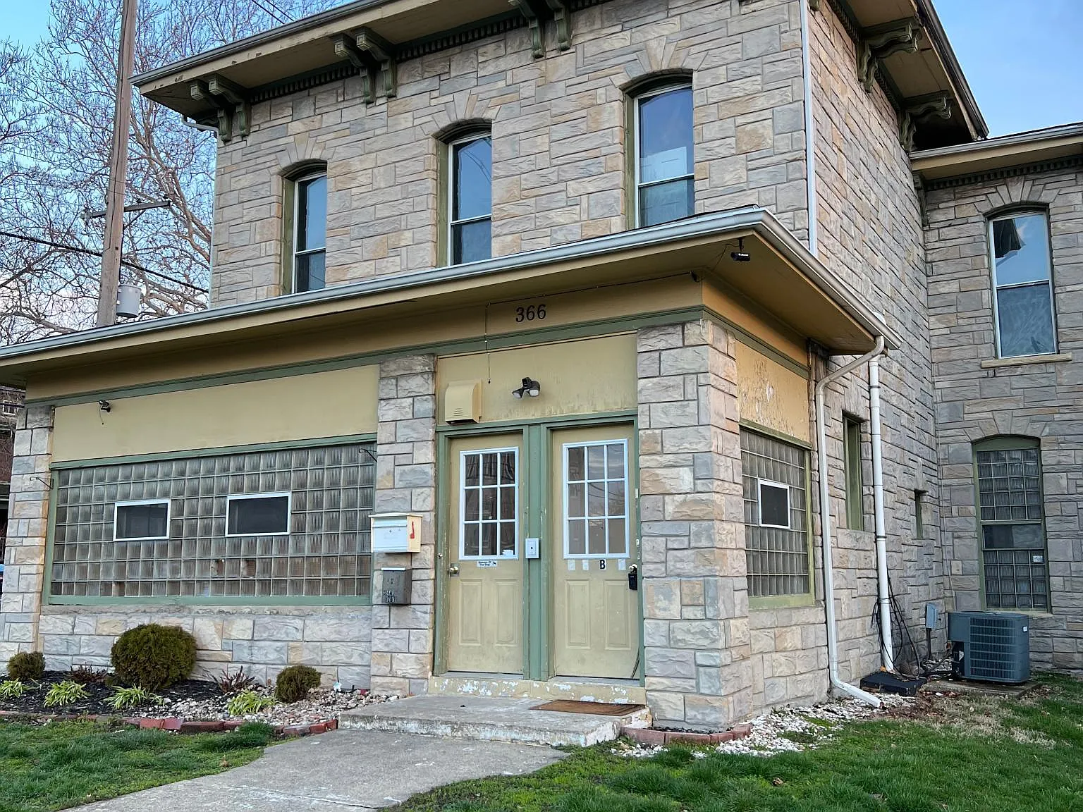 366 W Prairie Ave — Photo 1