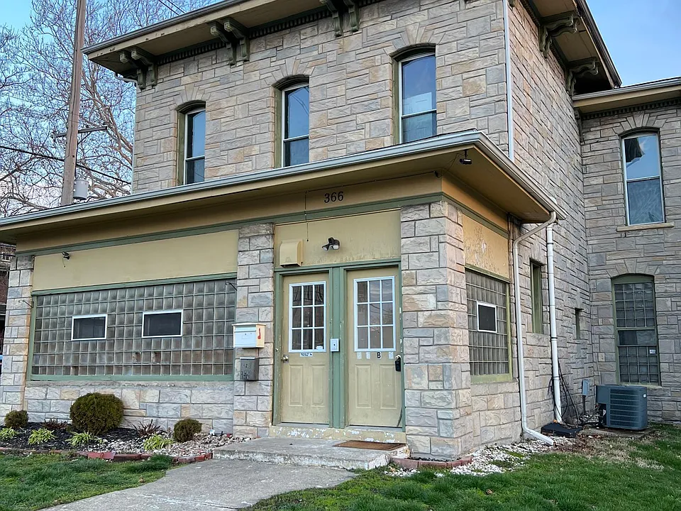 366 W Prairie Ave #1B