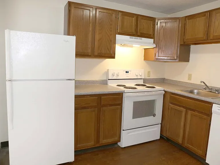 Timber Lake Apartments — Photo 25