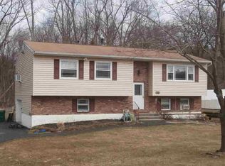 26 Pippin Ln, Wappingers Falls, NY 12590
