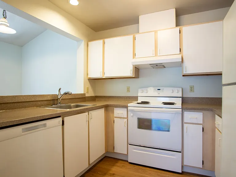 245 SW Hooker St #7 — Photo 7