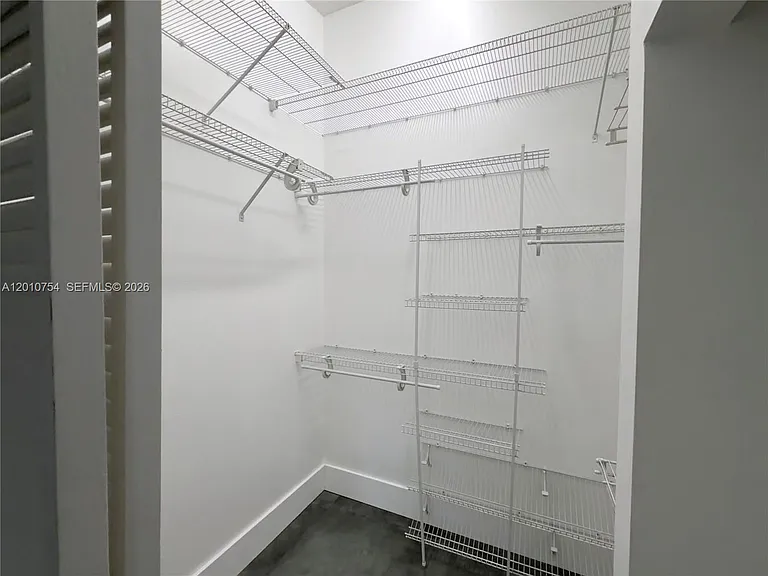 1533 Gabriel St — Photo 17