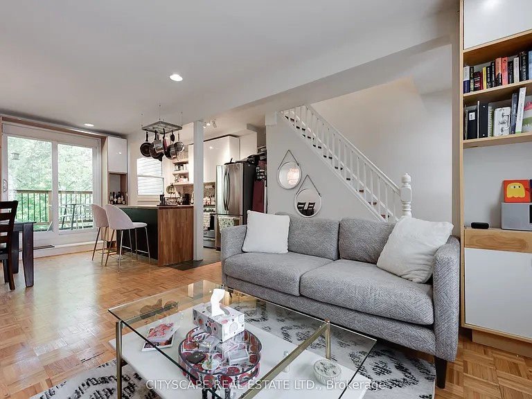 193 Coxwell Ave #UPPER — Photo 1