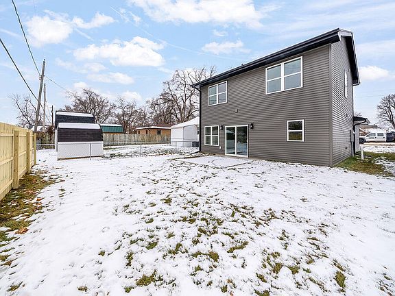 5th image of 4823 Navajo St