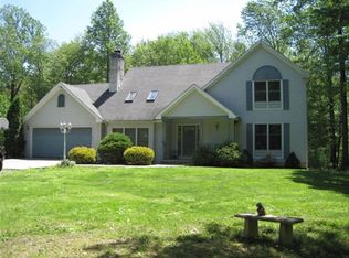 9158 N Loop Rd, Slatington, PA 18080