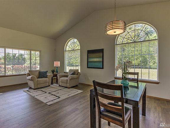 4th image of 4748 44th Ln NE