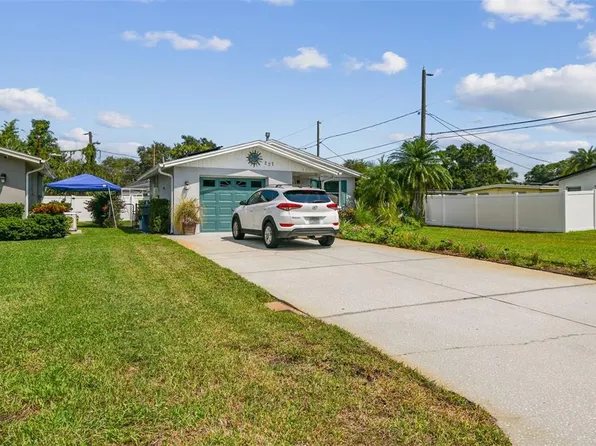 221 92nd Ave N, Saint Petersburg, FL 33702