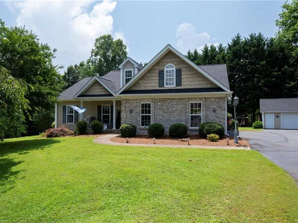 864 Ridge View Ter, Rural Hall, NC 27045
