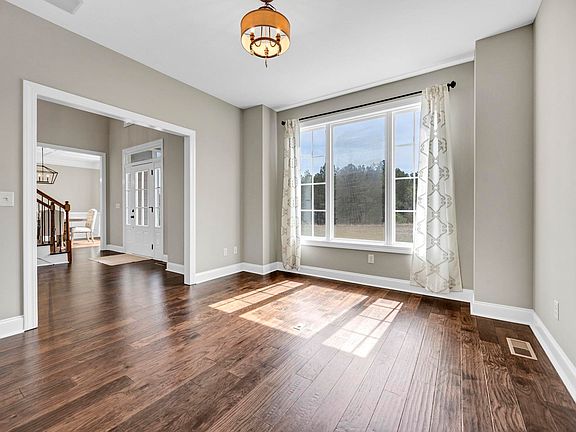 4th image of 1096 Hermitage Pond Rd