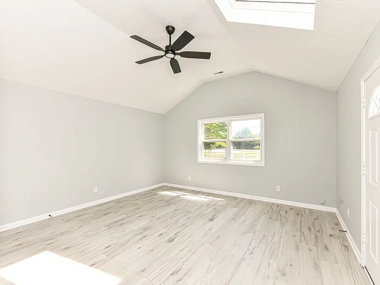 3933 Bergamot Ct — Photo 10