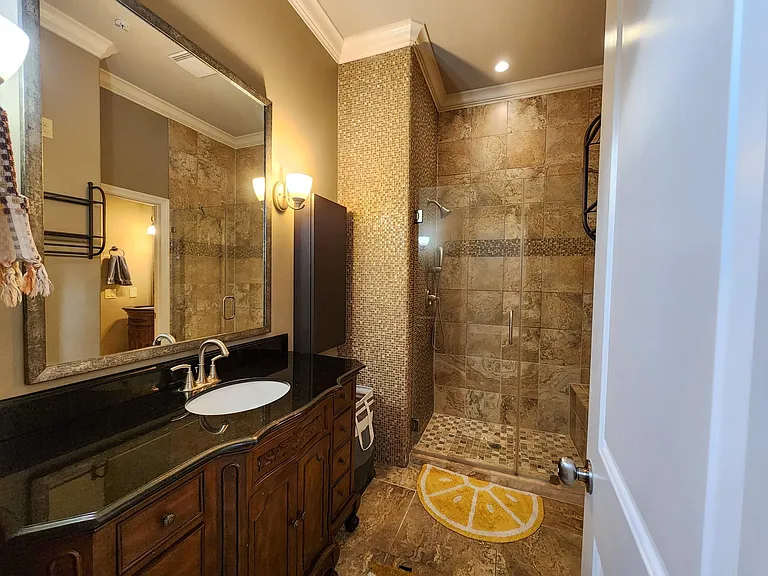 2510 Travis St #105 — Photo 5