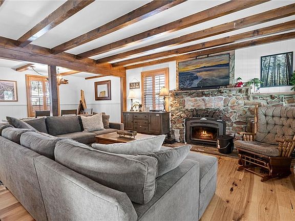 5th image of 551 Timber Ln