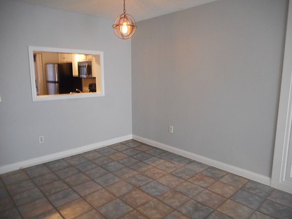 4th image of 2208 Stonington Ave #2208