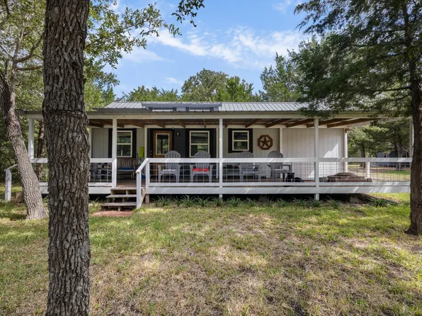 455 Sandy Ln, Fayetteville, TX 78940