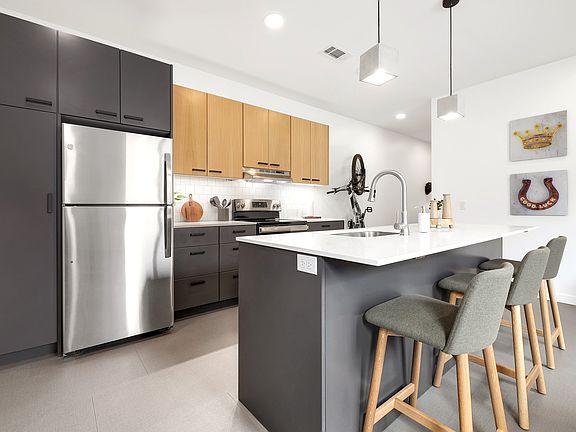 5th image of 300 SE D St #321-414