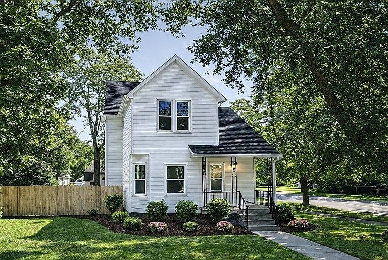 Listing photo 2