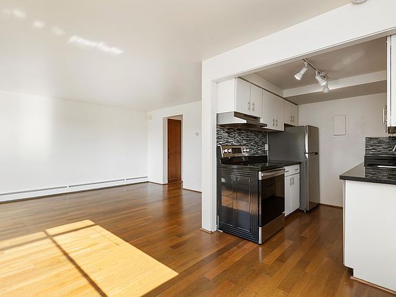 5th image of 2800 Franklin Ave E #17000252