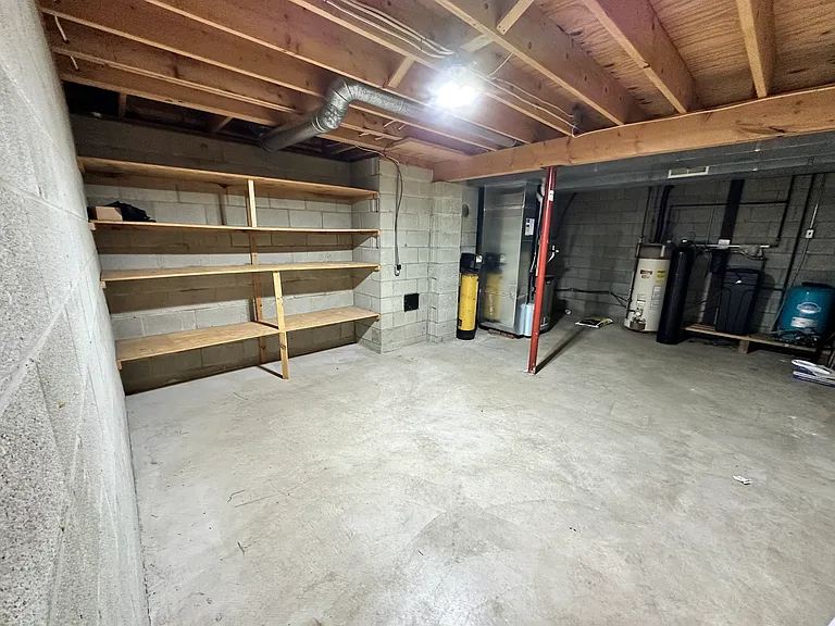 8900 Ravenna Rd — Photo 14