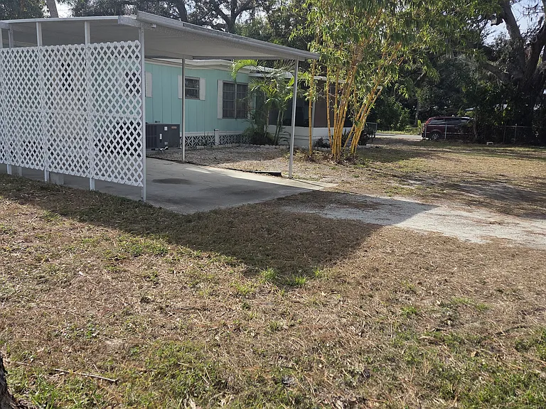 300 Pinewood Ave — Photo 26
