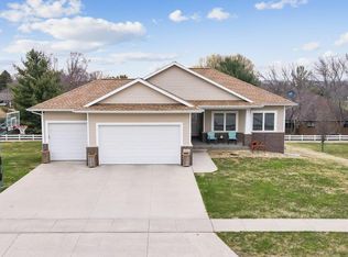 750 E Fayette St, Denver, IA 50622